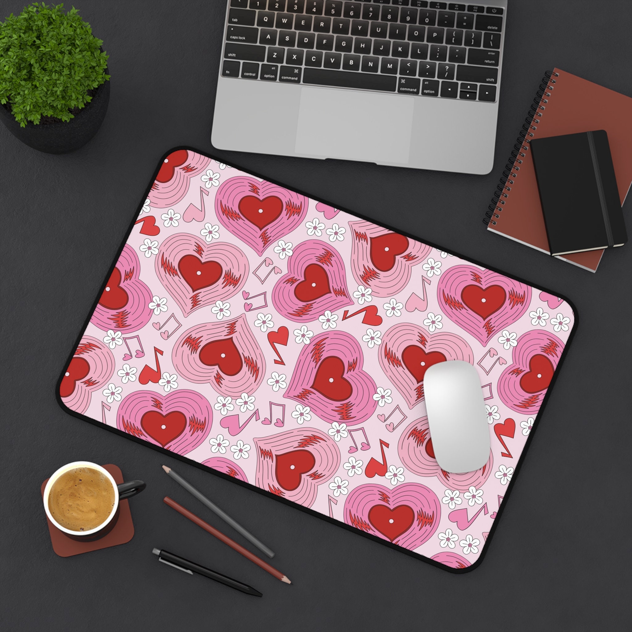 Heart-shaped Vinyl Record Desk - Retro Gaming Laptop reseña y precio
